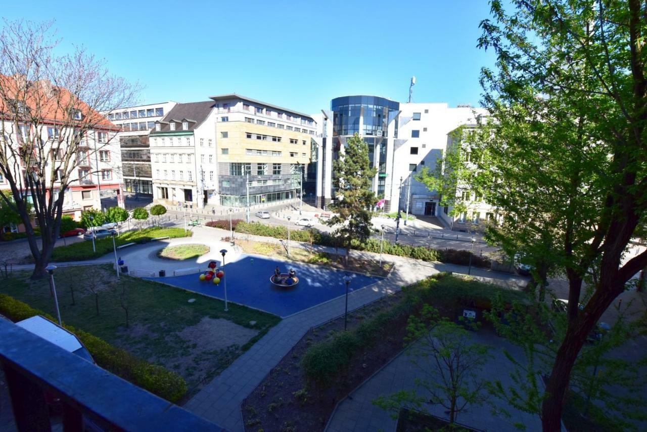 City Central Hostel Swidnicka Wrocław Exteriör bild